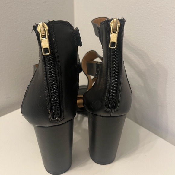 Black strappy heels - Picture 5 of 5